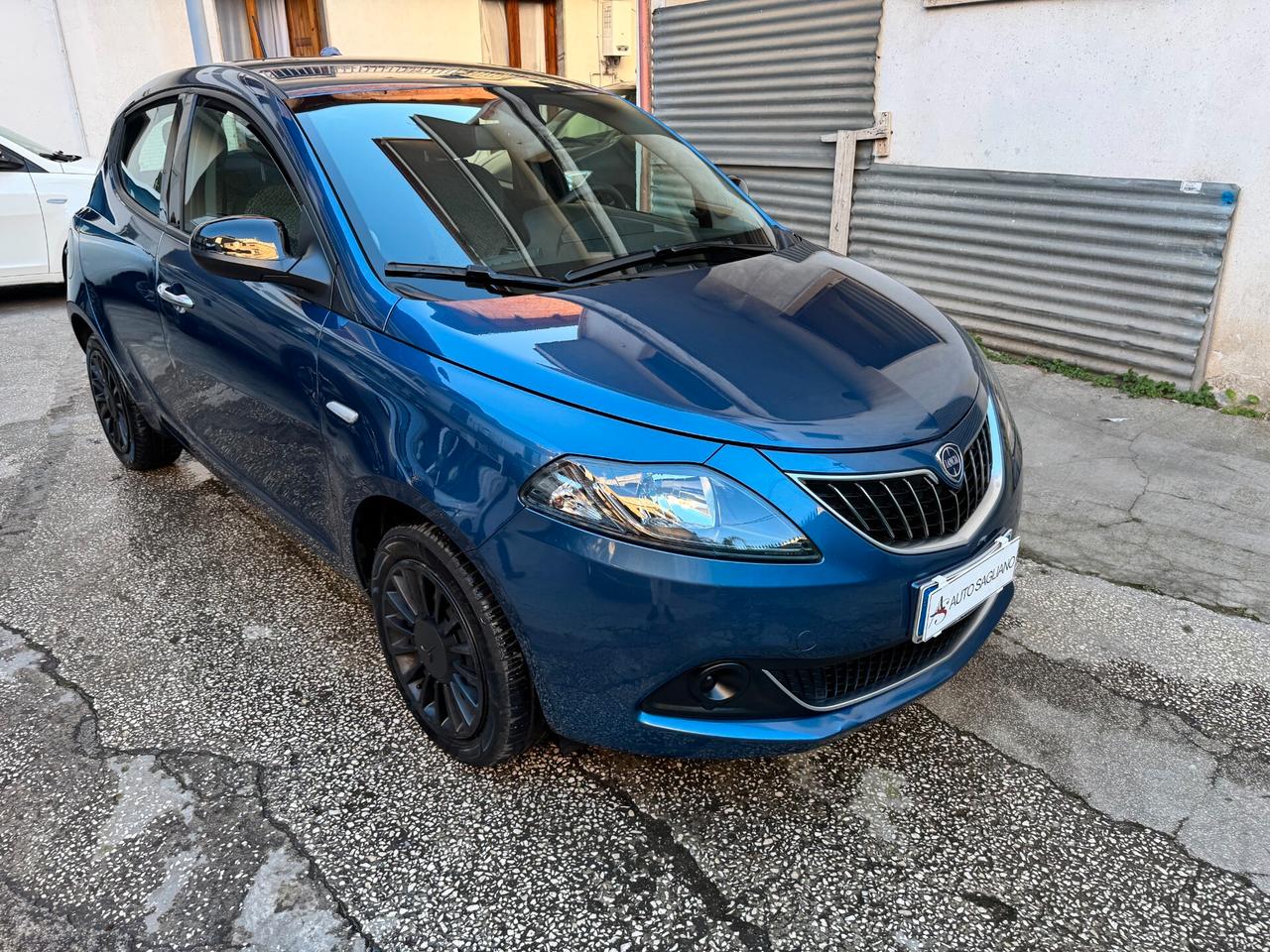 Lancia Ypsilon 1.0 FireFly 5 porte S&S Hybrid Ecochic Silver