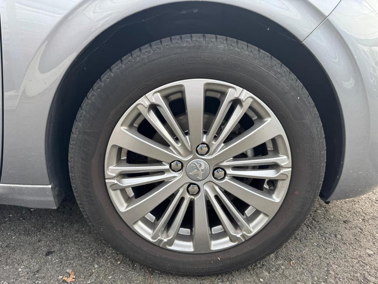 PEUGEOT 208 5p 1.2 puretech Allure s&s 82cv