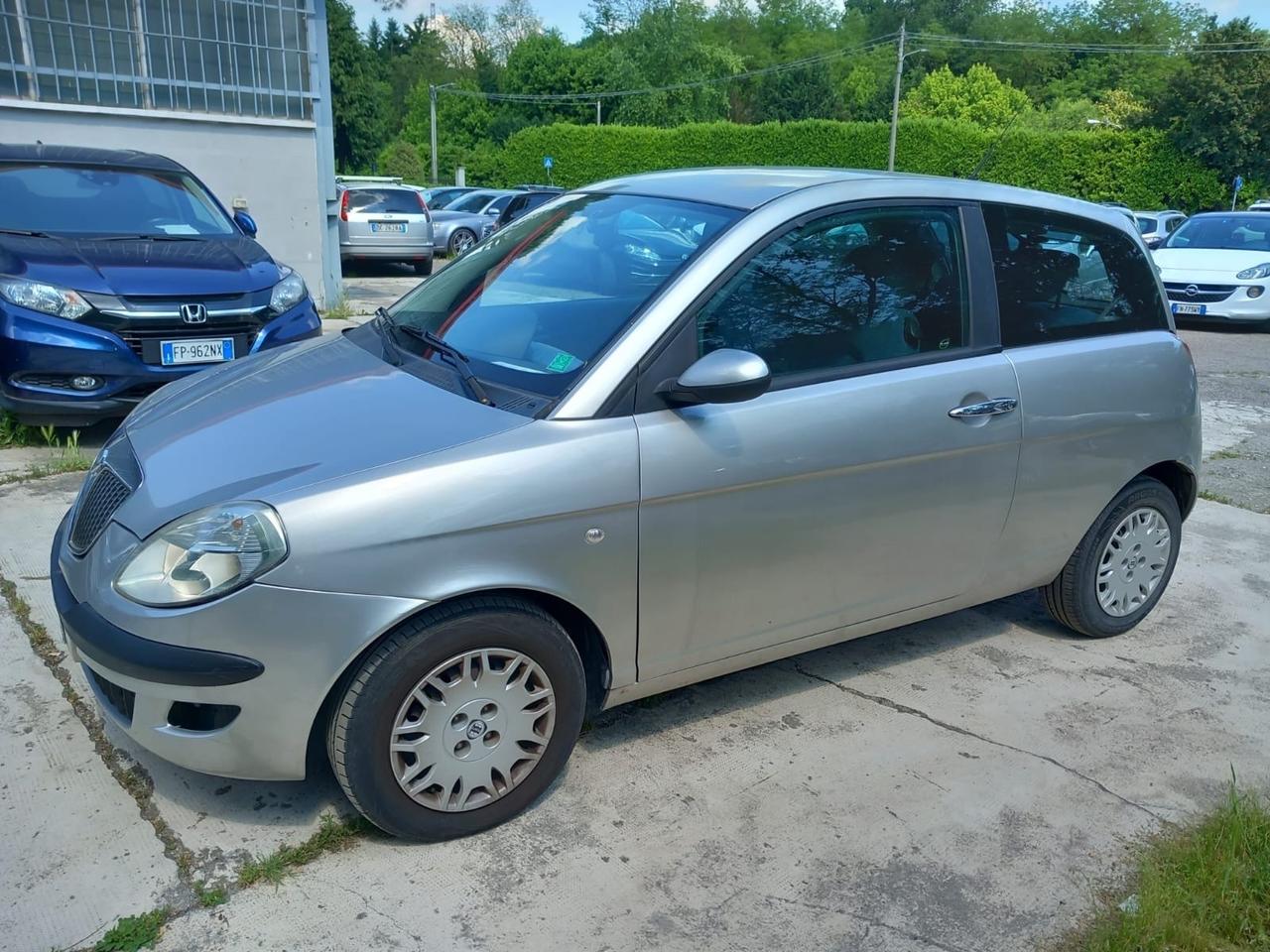 Lancia Ypsilon 1.2 16V Oro