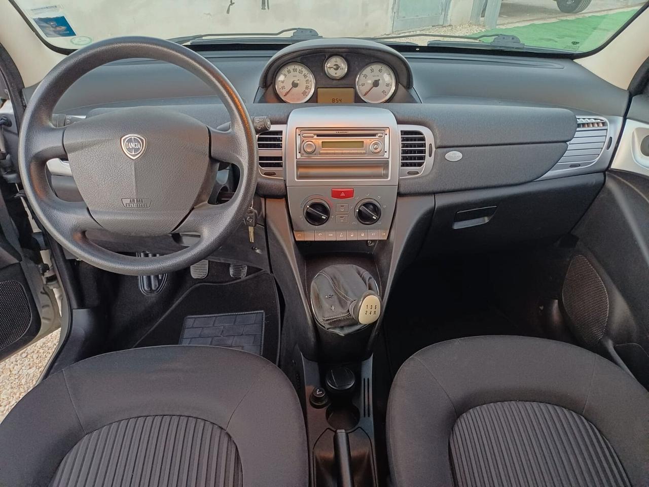 Lancia Ypsilon 1.2 benzina UNICA - 2011