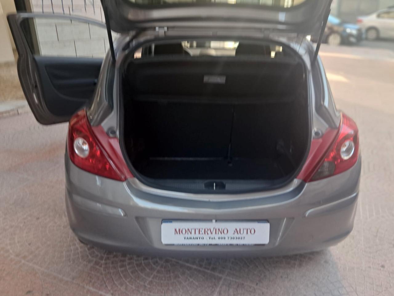 Opel Corsa 1.2 GPL-NEOPATENTATI-(2012)-Euri 4350