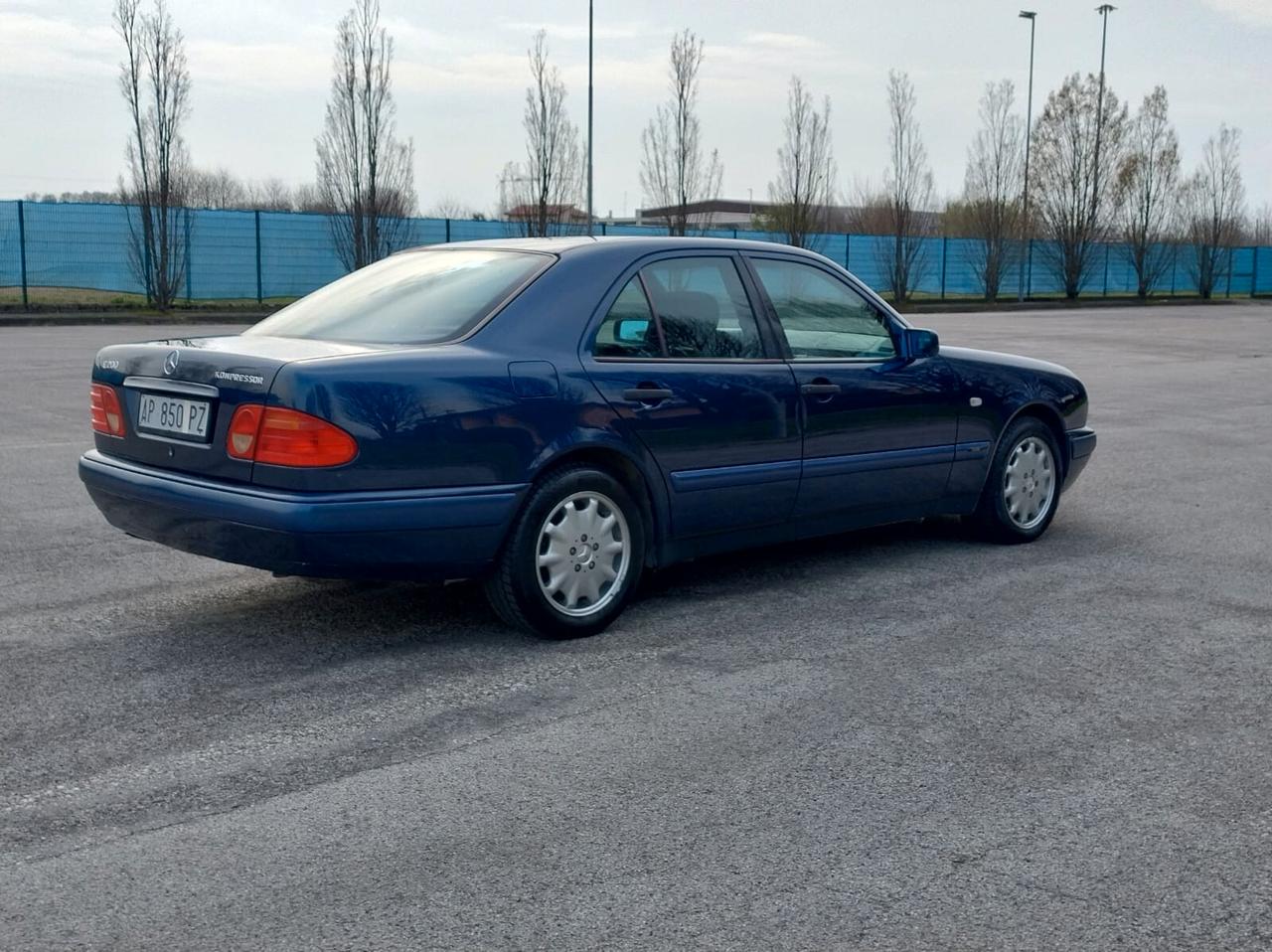 Mercedes-benz E 200 cat Classic