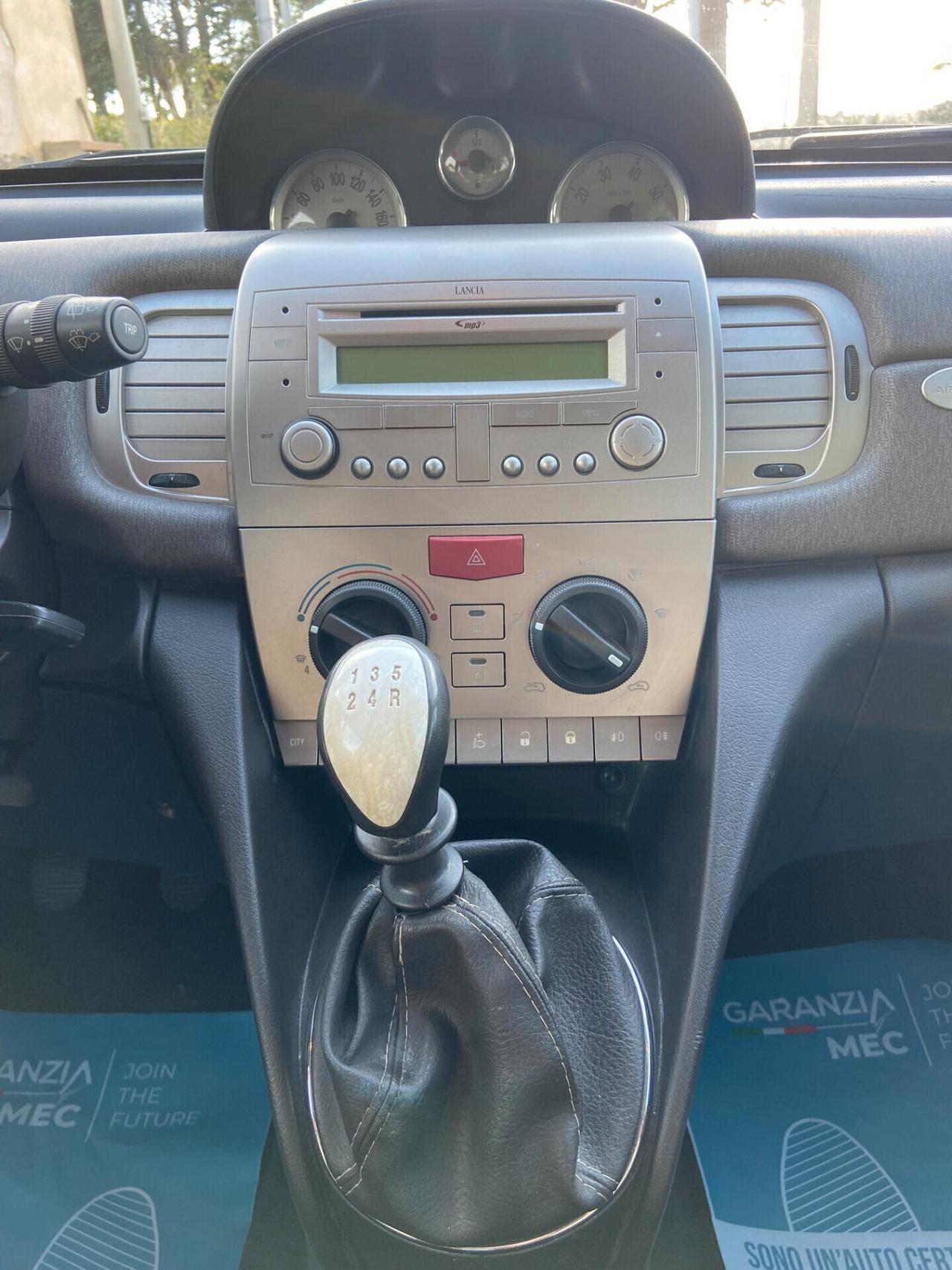 Lancia Ypsilon