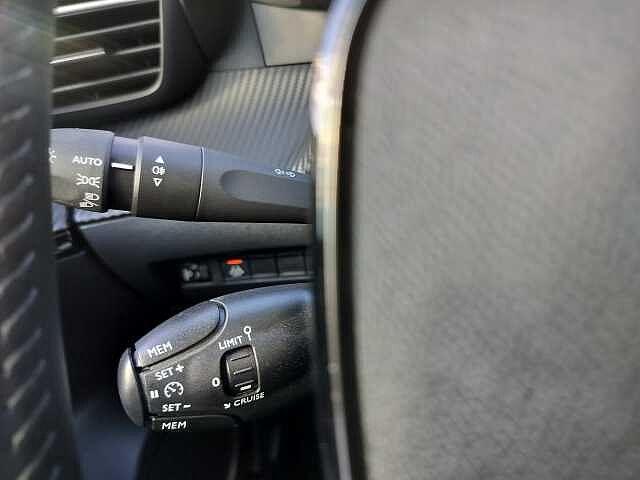 Peugeot 2008 PureTech 100 S&S Allure Pack