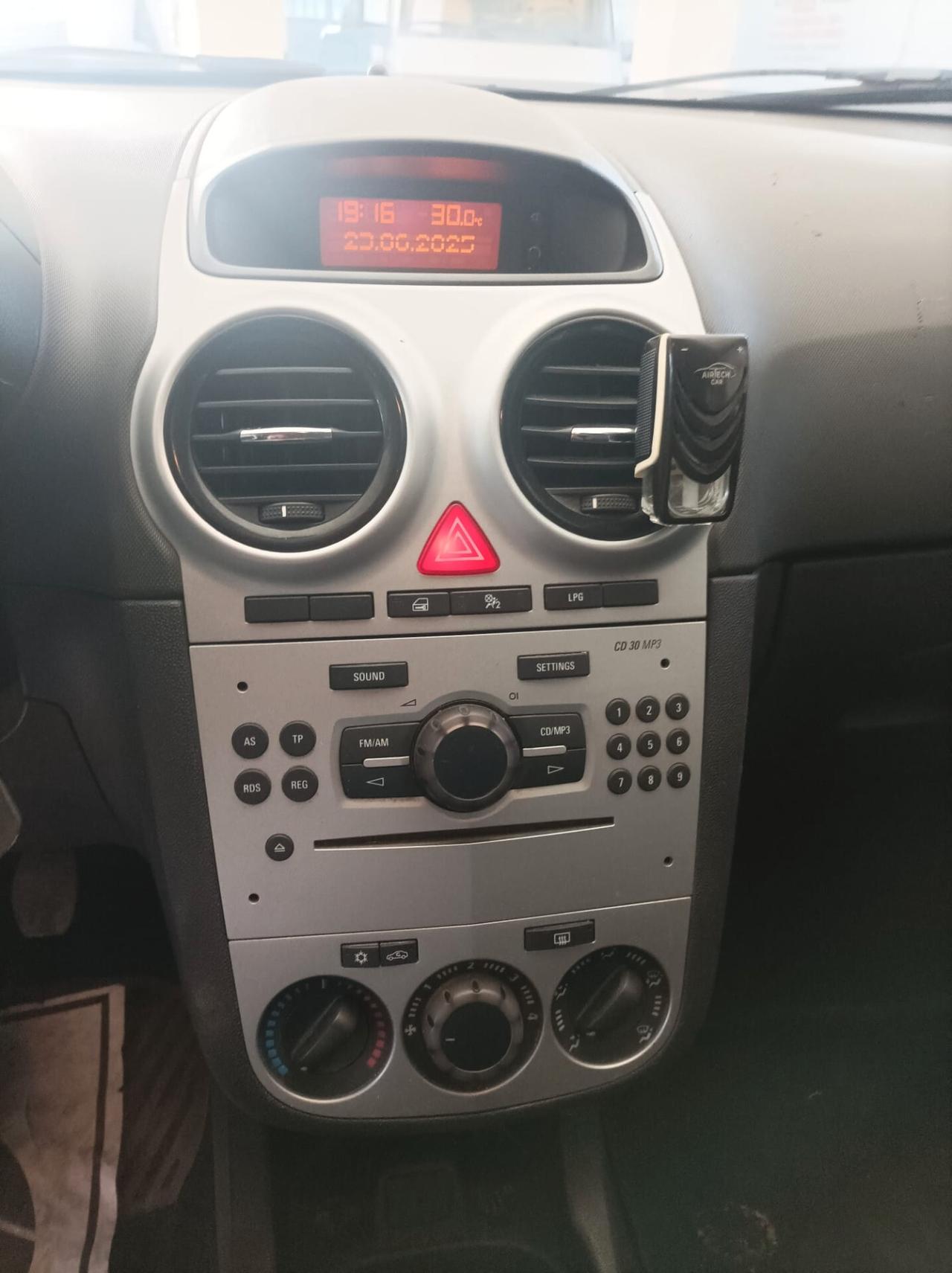Opel Corsa 1.2-2012- 5 porte GPL-SOLO 114000KM
