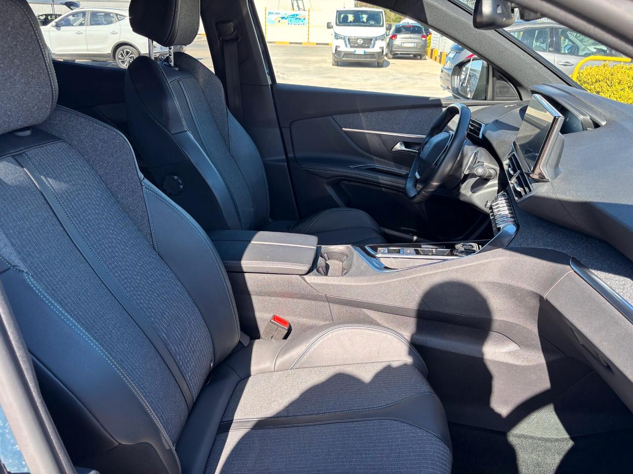 Peugeot 3008 Hybrid4 300 e-EAT8 Allure Pack