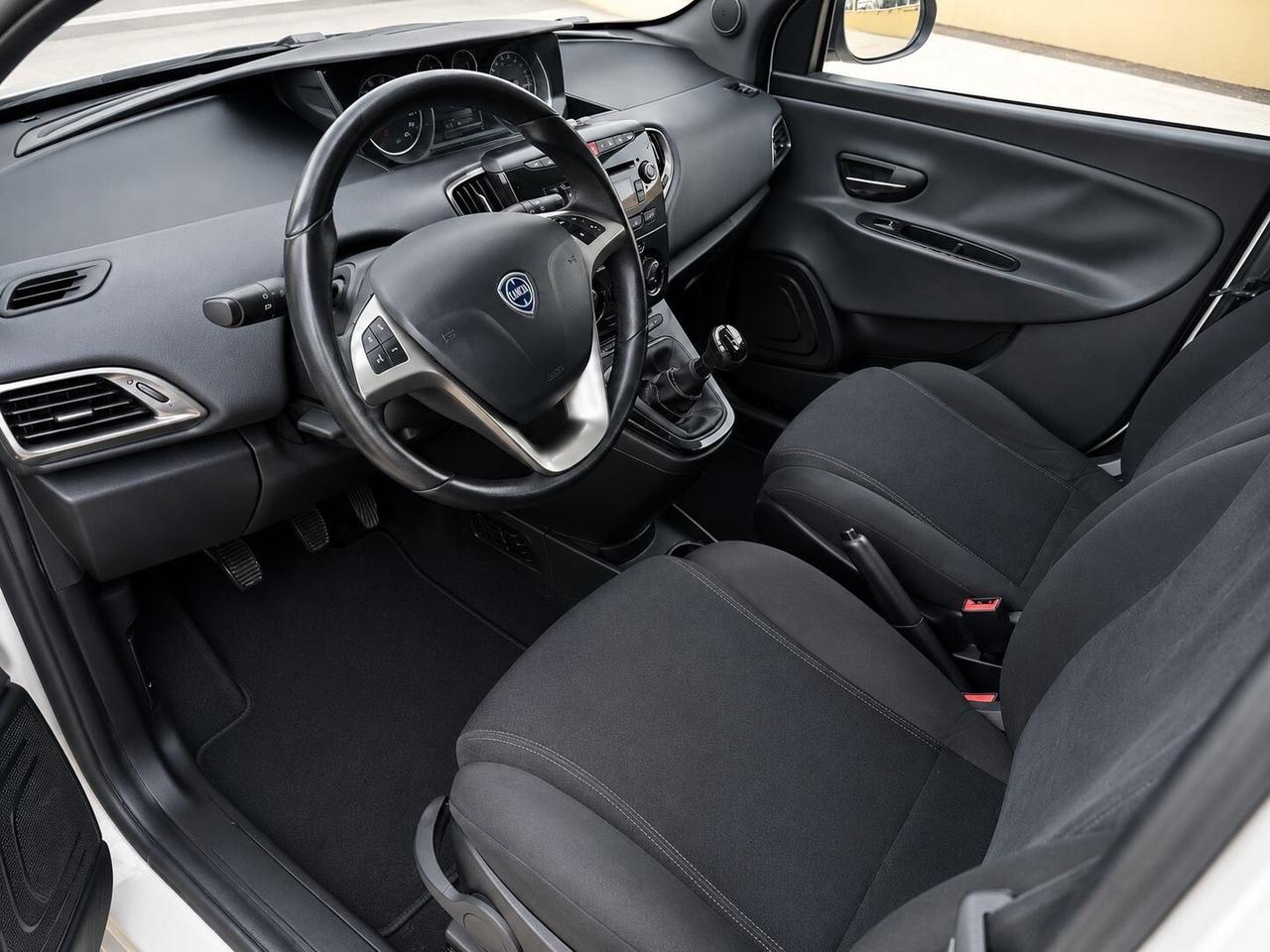 Lancia Ypsilon 1.3 MJT 16V 95 CV 5 porte S&S Silver