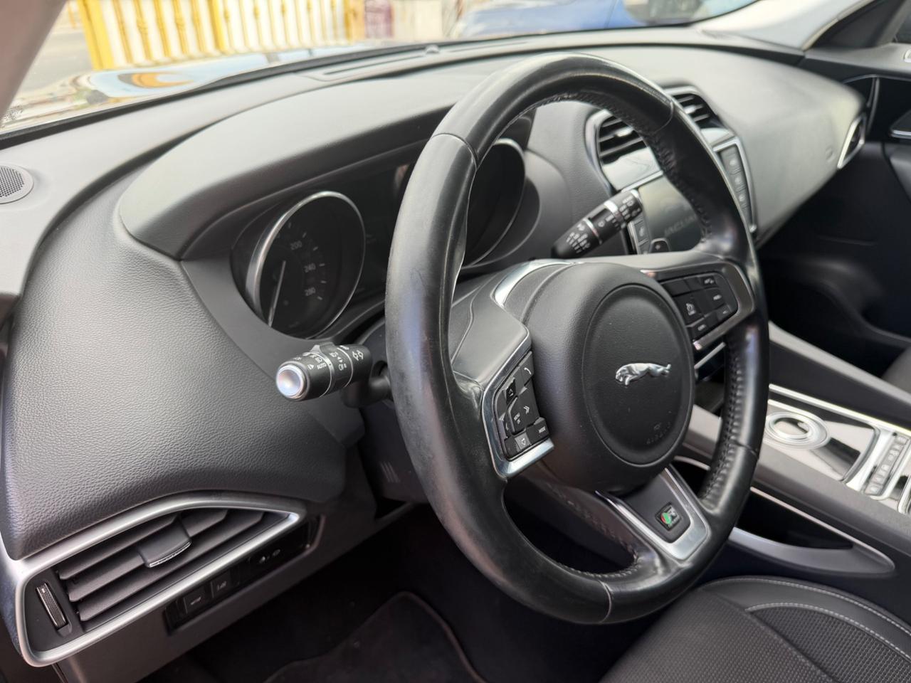 Jaguar F-Pace 2.0 D 180 CV AWD aut. Portfolio