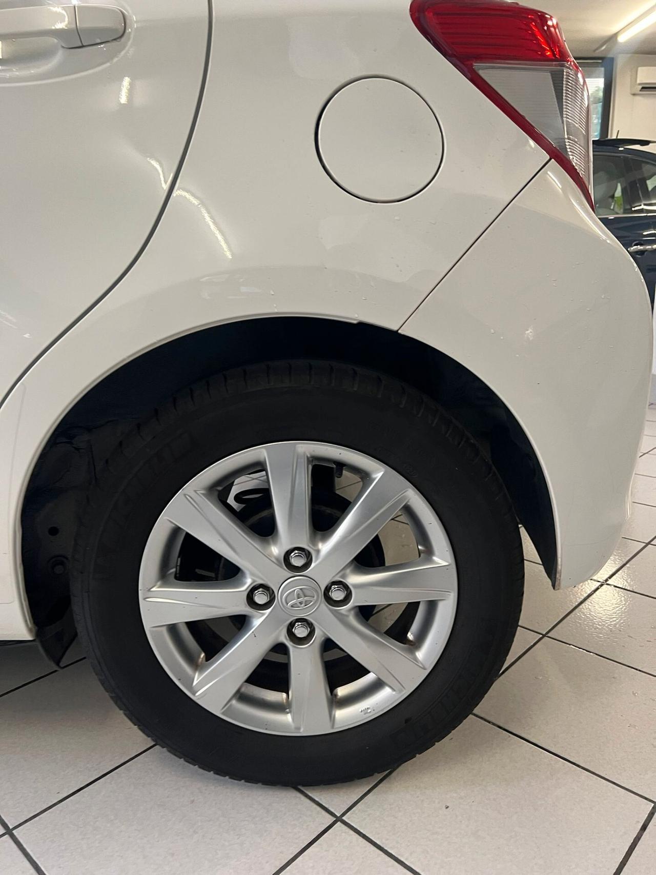 Toyota Yaris 1.0 5 porte Lounge