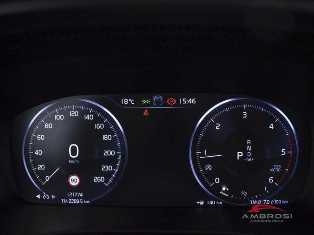 VOLVO XC40 D3 Geartronic Inscription - AUTOCARRO N1