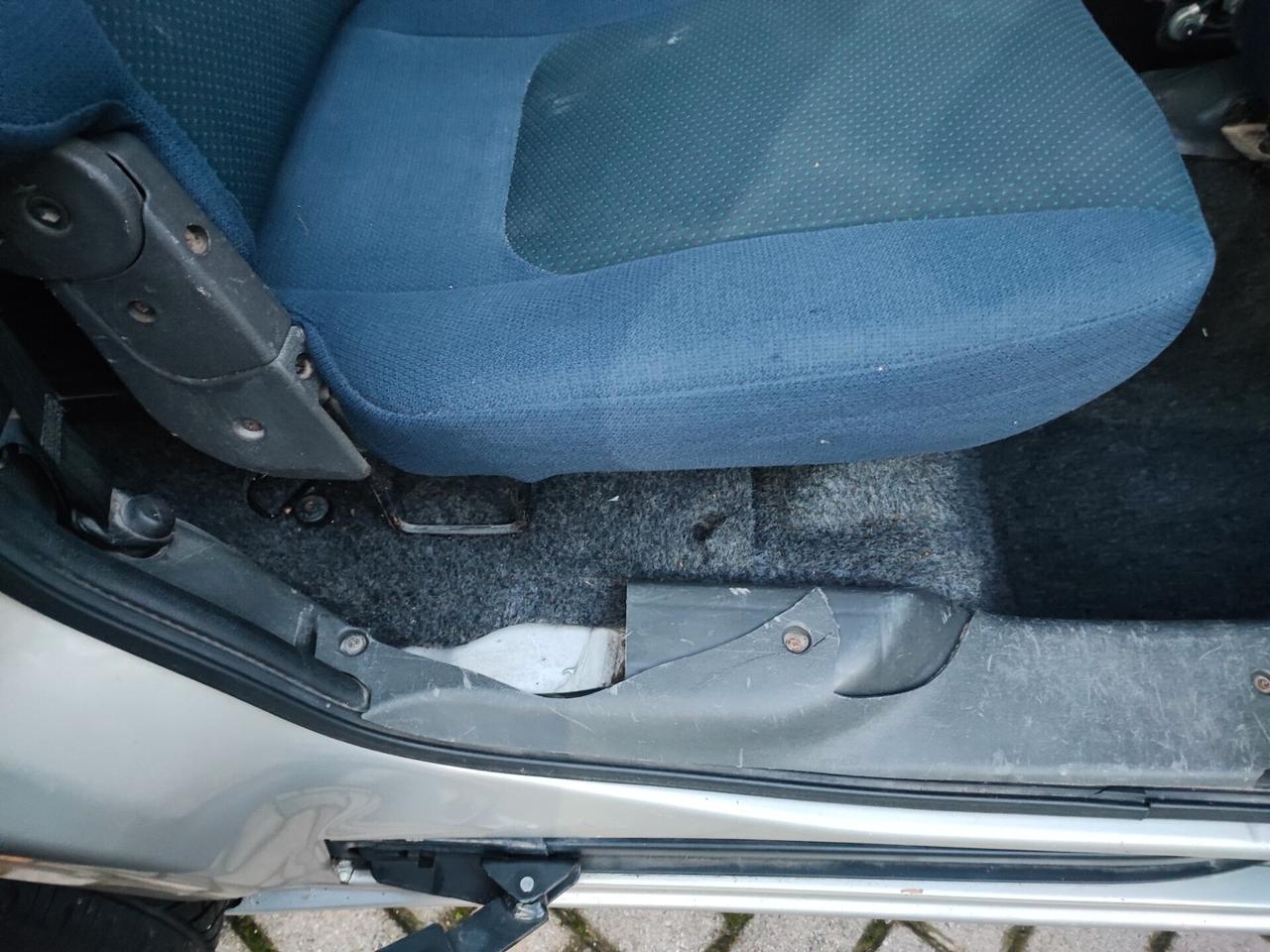 Fiat Doblo 1.9 JTD 5 posti