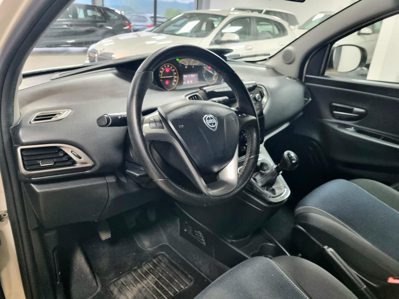 LANCIA YPSILON 1.3 MJT 16V 95 CV 5p. MOMO DESING