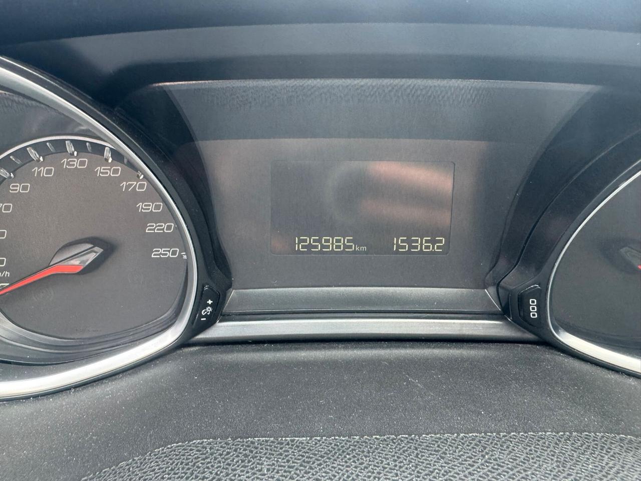 PEUGEOT 308 1.6 BLUEHDI EURO 6 – GARANZIA 12 MESI – KM CERTIFICATI
