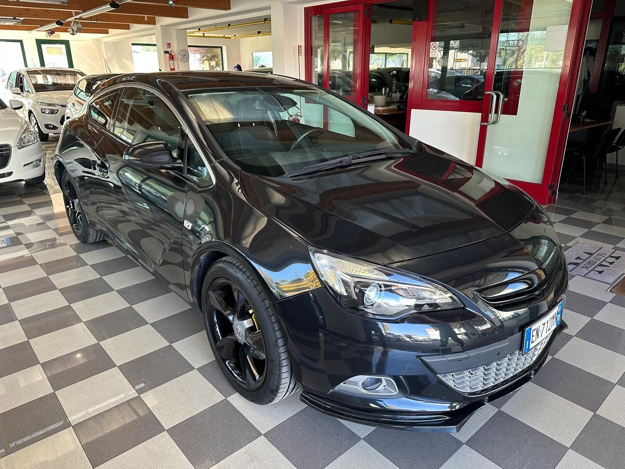 Opel Astra GTC 1.6 Turbo 180CV 3 porte Cosmo S