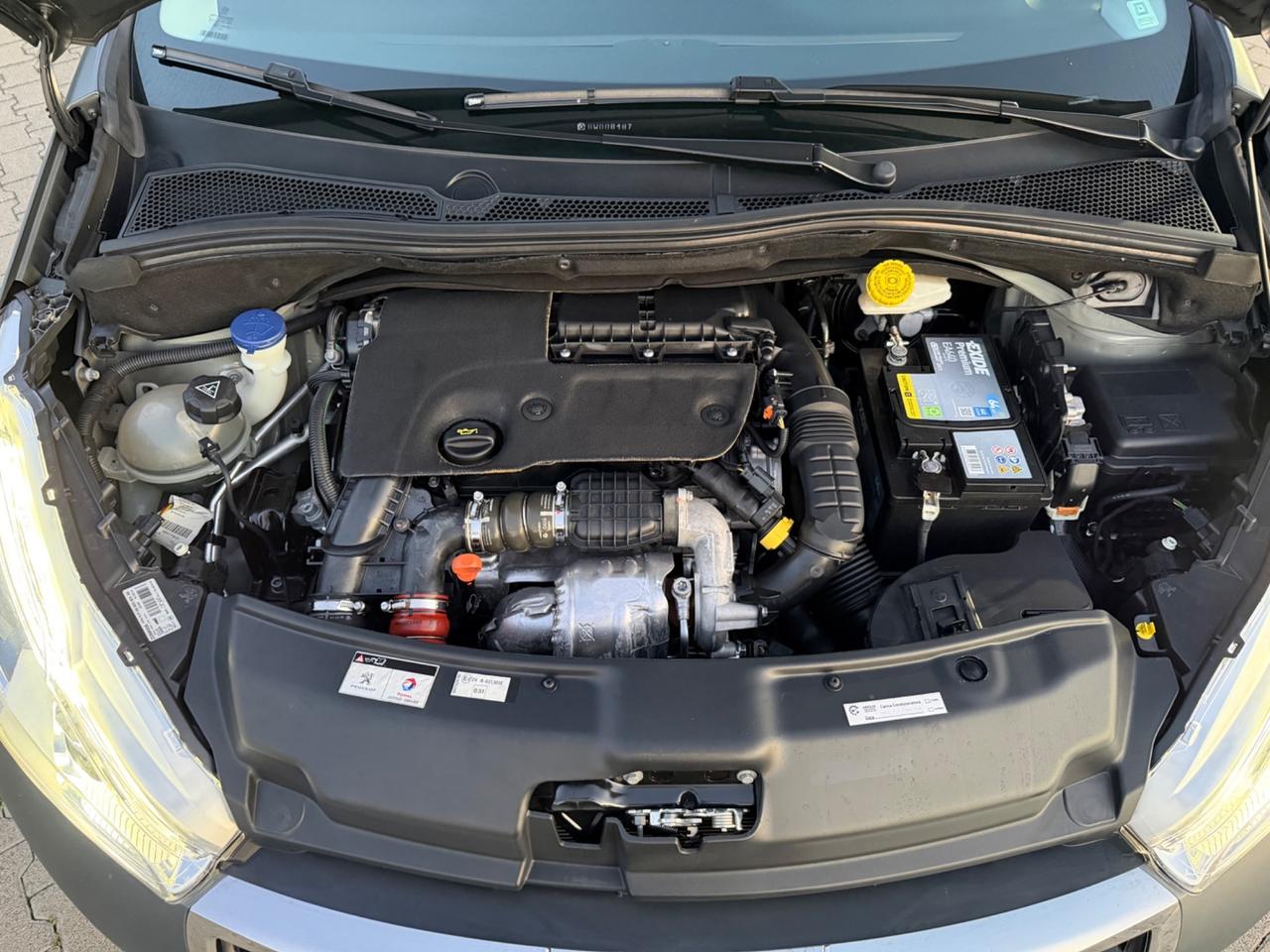 Peugeot 208 1.6 BlueHDi 100cv 5p. Allure GR. OPACO