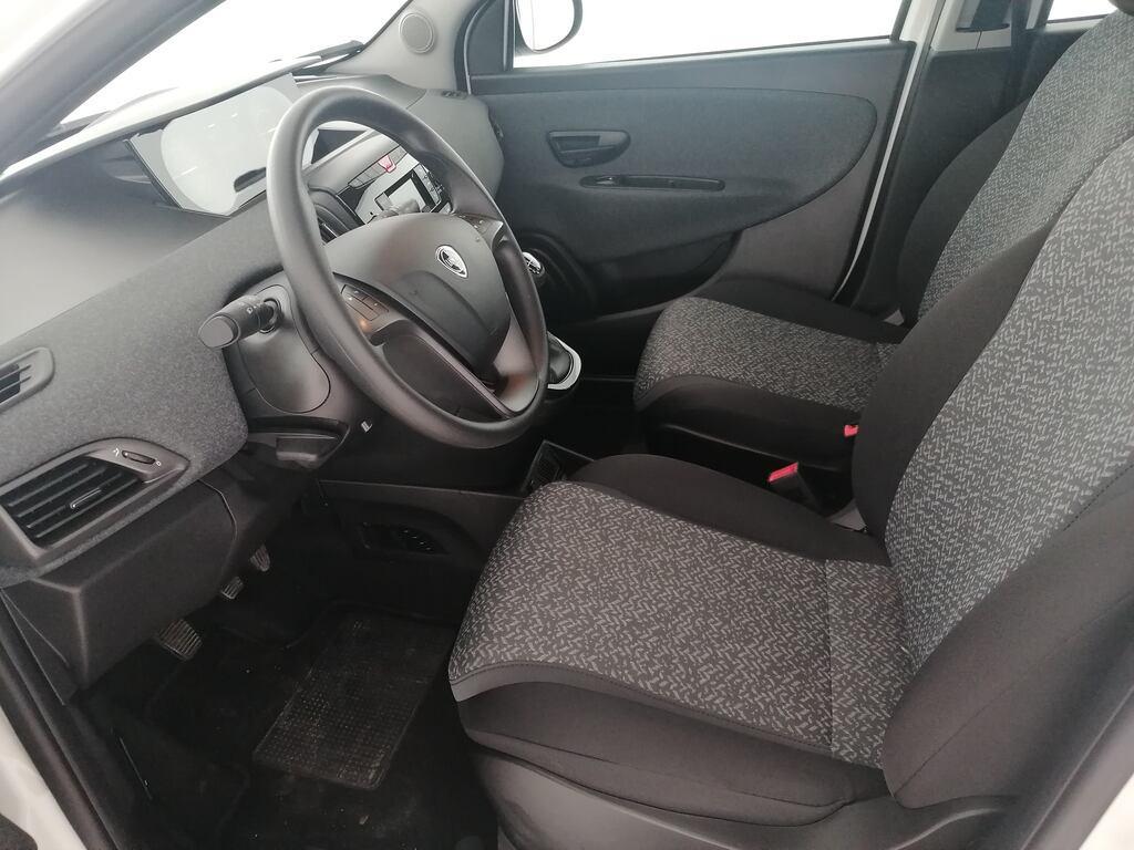 Lancia Ypsilon 1.0 FireFly Hybrid Silver