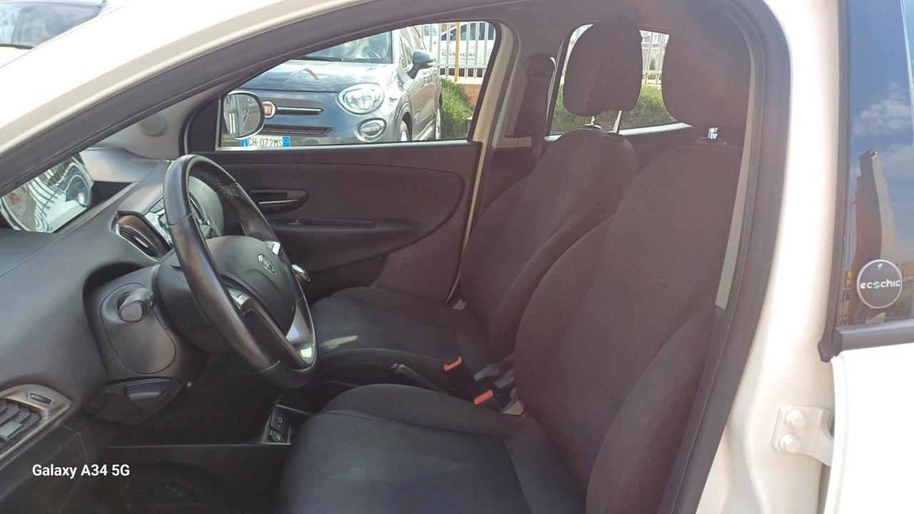 Lancia Ypsilon 1.0 FireFly 5 porte S&S Hybrid Ecochic Gold