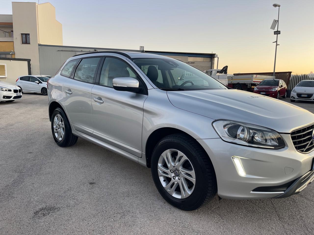 VOLVO XC60 2.4 D4 190CV 4WD MANUAL FUL TETTO 16