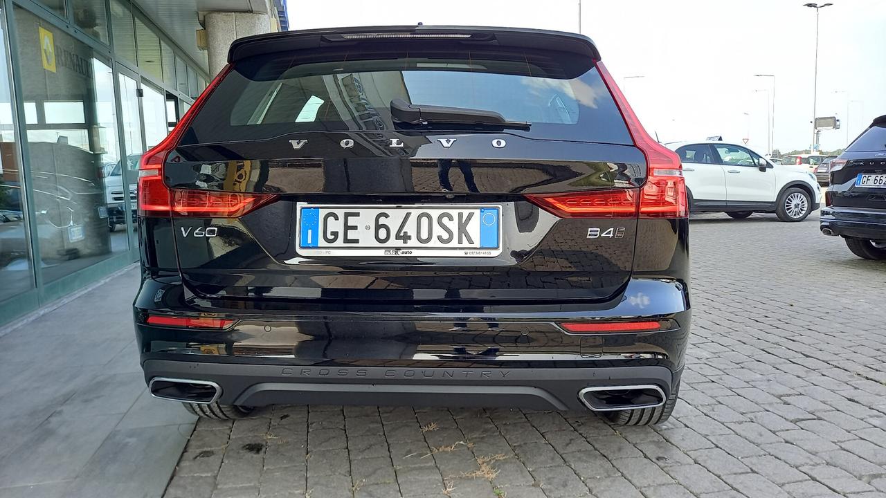 Volvo V60 Cross Country V60 Cross Country B4 (d) AWD Geartronic Business Pro