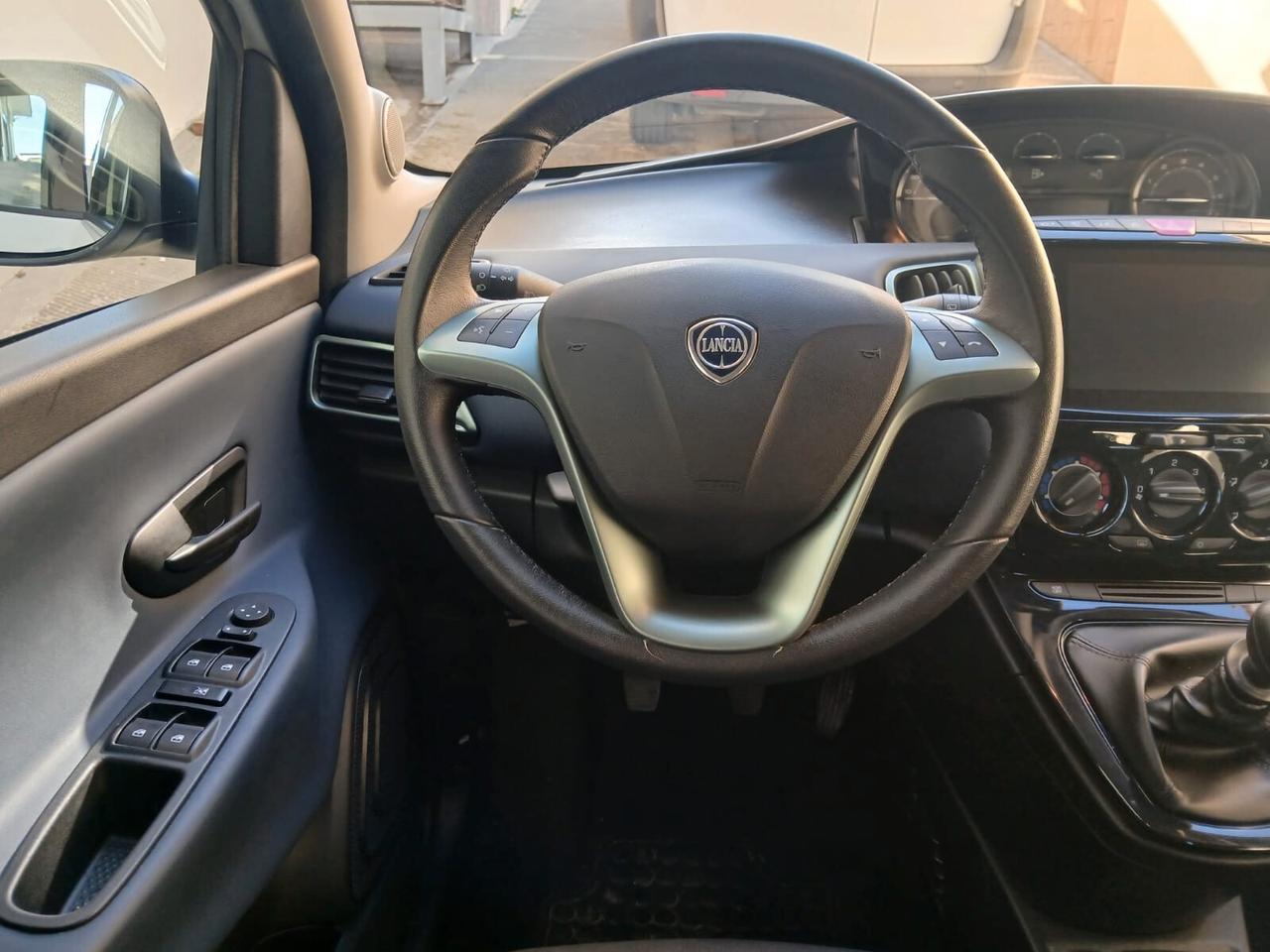 Lancia Ypsilon 1.0 FireFly 5 porte S&S Hybrid Platino