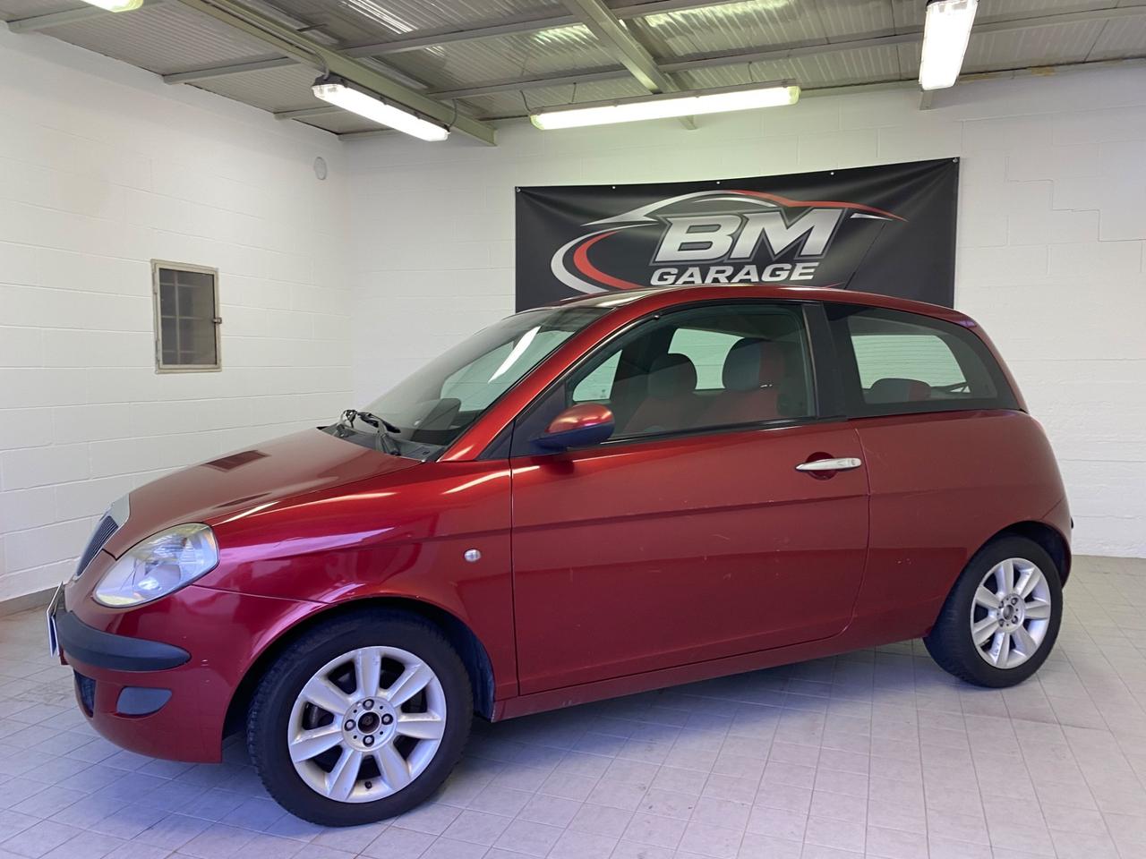Lancia Ypsilon 1.2 16V Oro