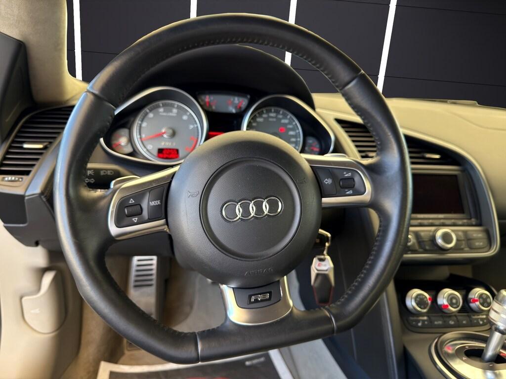 Audi R8 Coupe 4.2 V8 quattro r-tronic