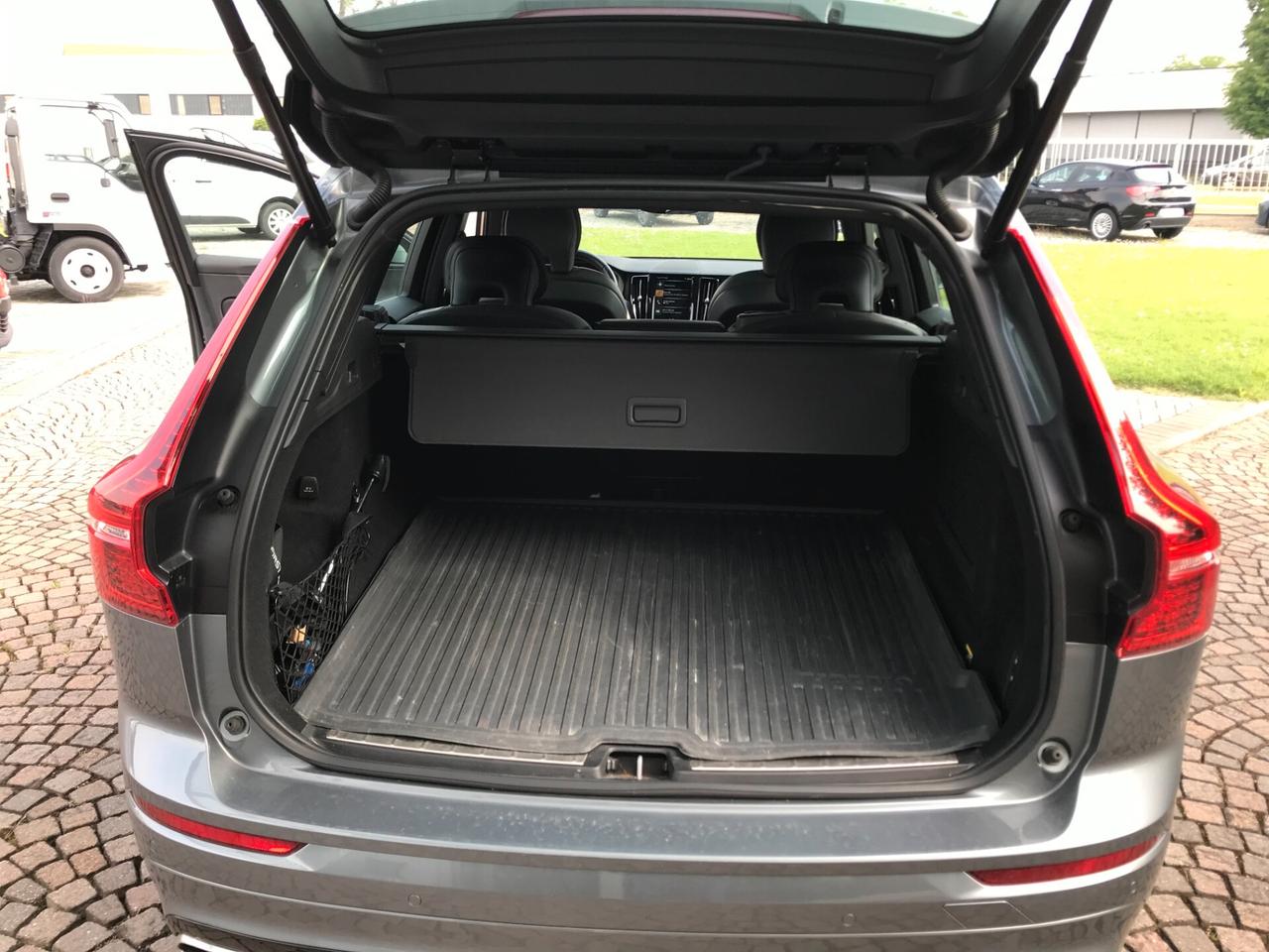 Volvo XC 60 XC60 D5 AWD Geartronic R-design
