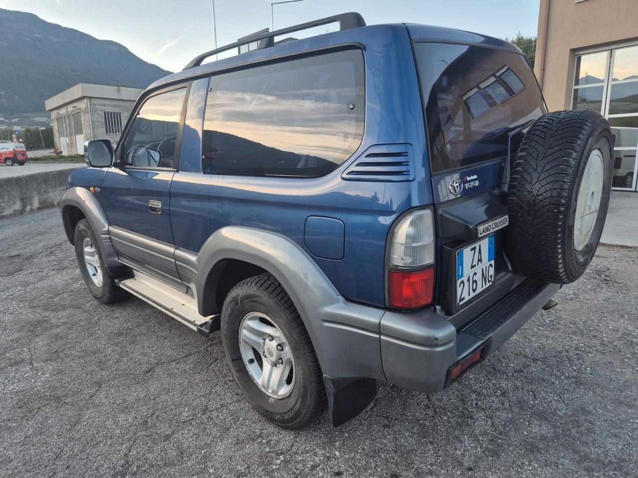 TOYOTA LAND CRUISER