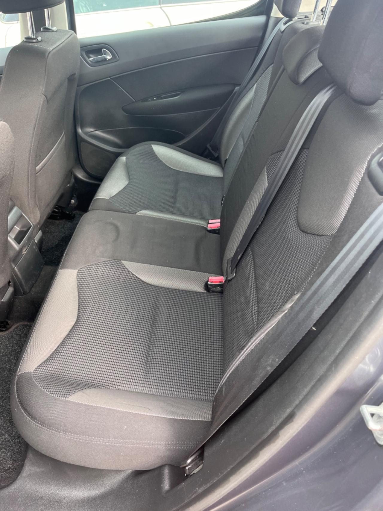 Peugeot 308 1.6 HDi 90CV 2010 SI NEOPATENTATI