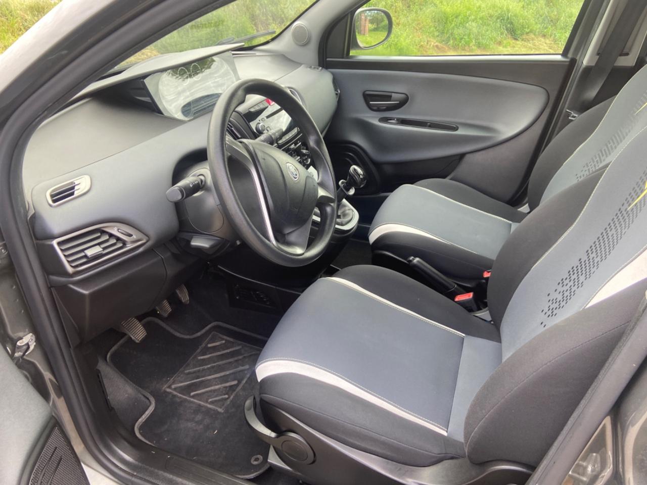 Lancia Ypsilon 0.9 TwinAir 85 CV 5 porte Metano Ecochic Elle