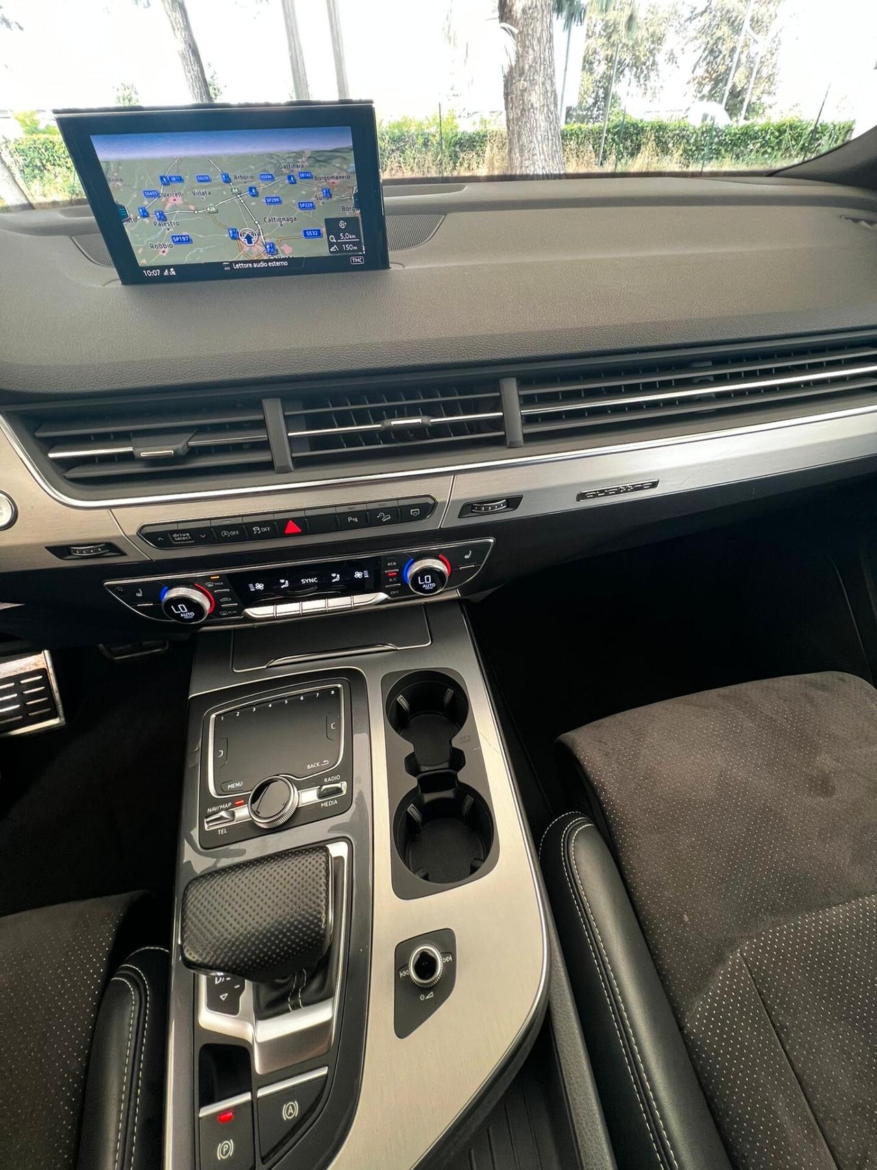 Audi Q7 S-LINE