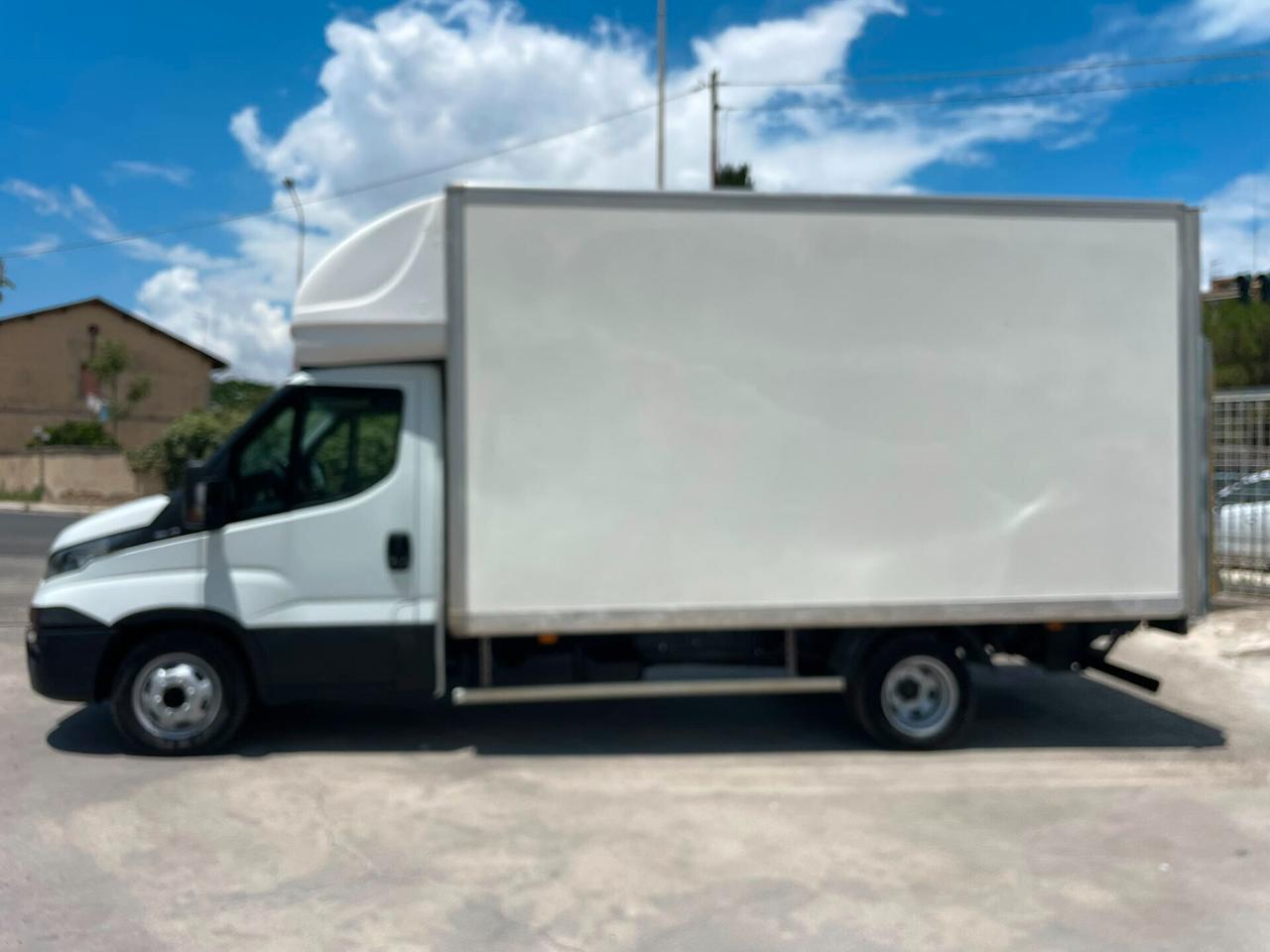IVECO DAILY FURGONE CASSA E SPONDA IDRAULICA 35C13