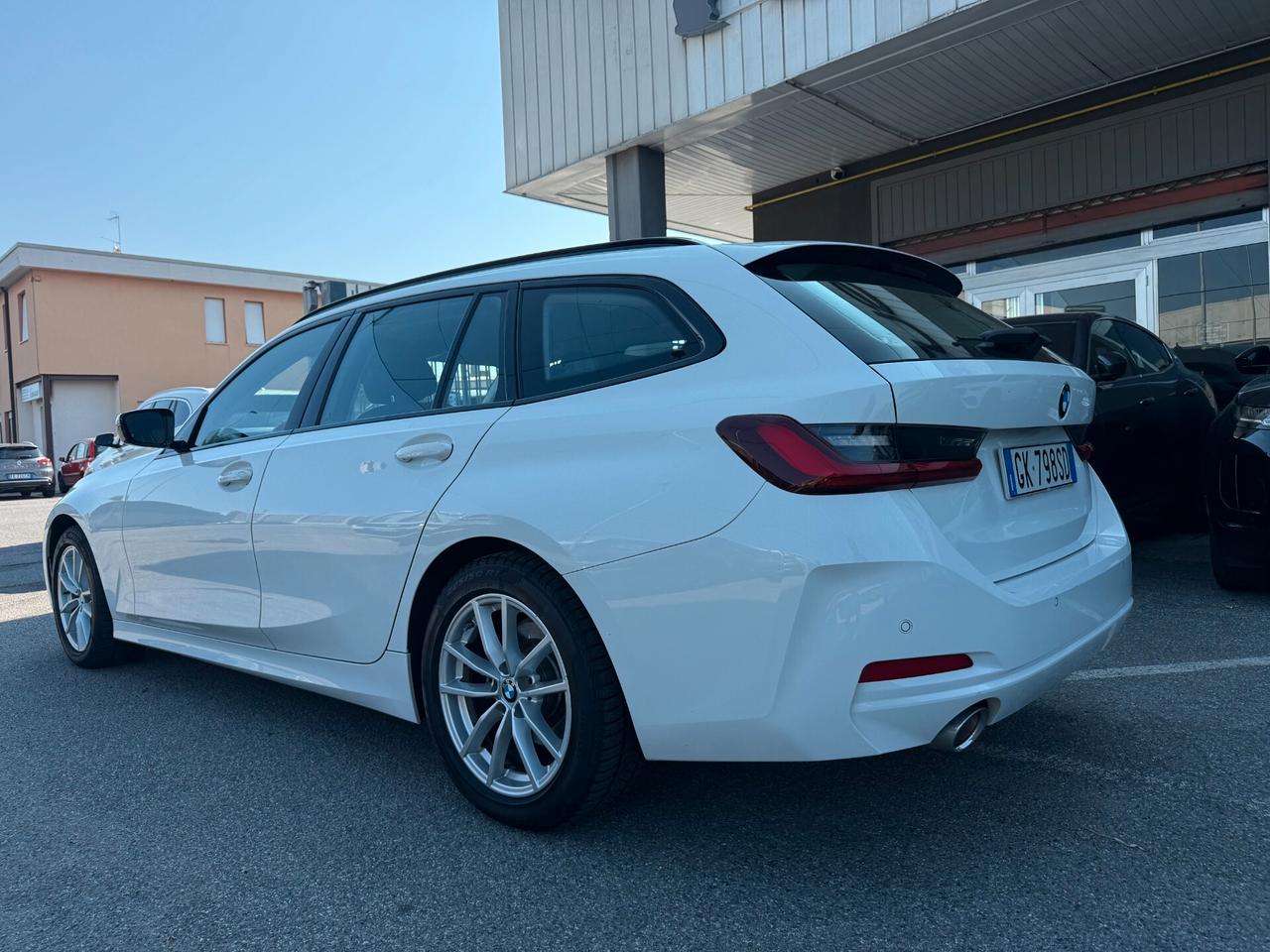 BMW 316 Touring mhev 48V auto