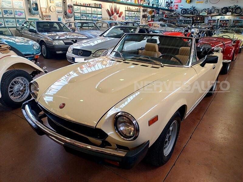 Fiat 124 Spider 2000 i.e. (1980) — Avorio • Interni Biscotto CRS