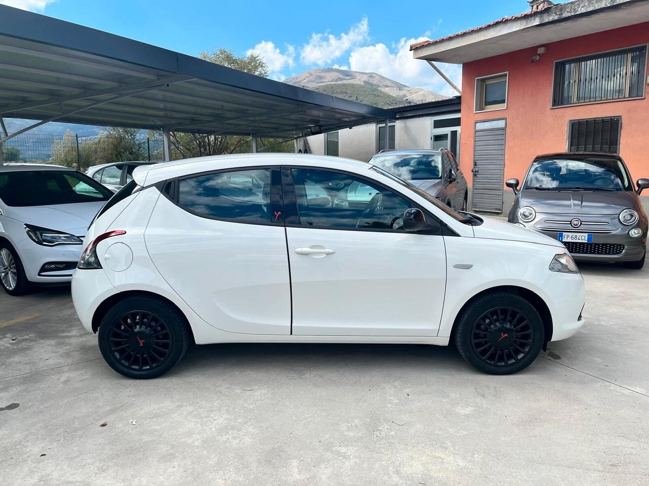 Lancia Ypsilon 1.2 69 CV 5 porte Elefantino