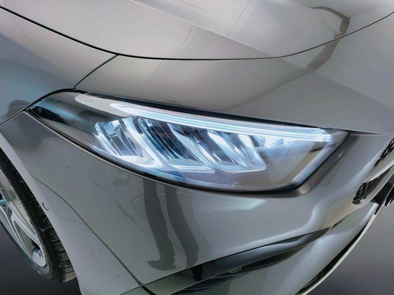 Mercedes-Benz A 250 e con tecnologia ibrida EQ