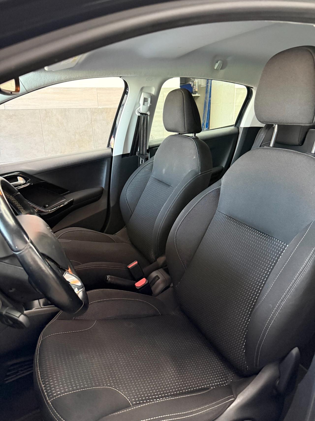 Peugeot 208 BlueHDi 75 5 porte Allure