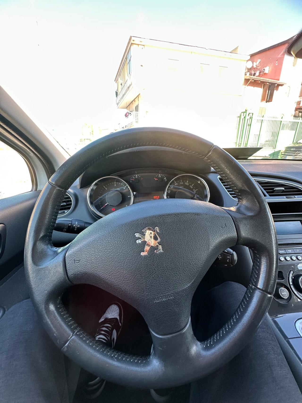 Peugeot 3008 1.6 HDi 115CV Business