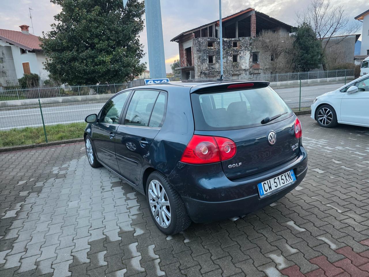 Volkswagen Golf 2.0 16V TDI 4x4 vista provata piaciuta
