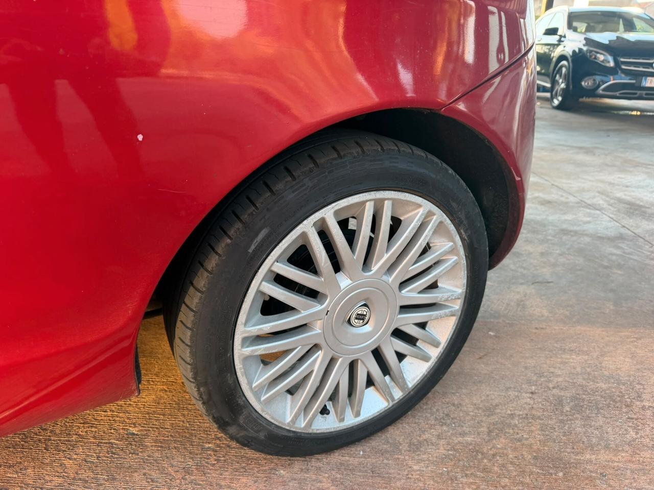 Lancia Ypsilon 1.3 MJT 75 CV Oro Bianco
