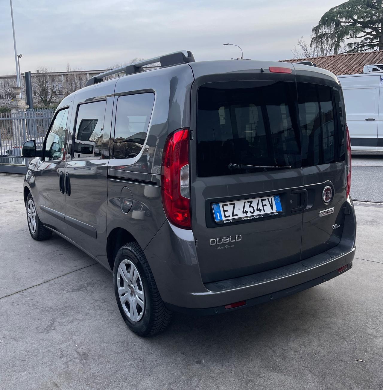 Fiat Doblò 1.6 MJT 16V 105CV Lounge Autocarro 5 posti N1