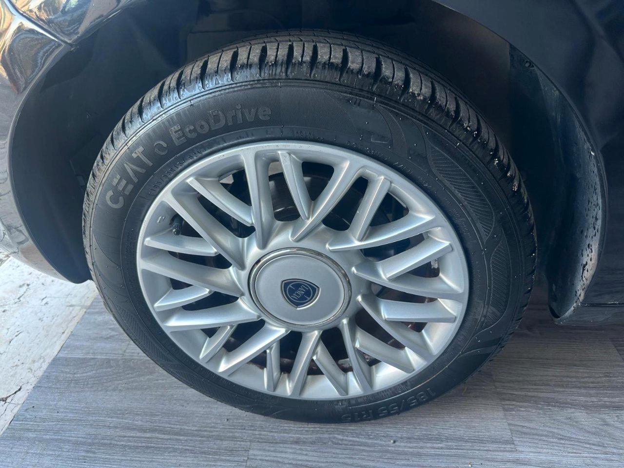 Lancia Ypsilon 5 Porte Ypsilon 1.2 8v Gold c/CL 69cv E6