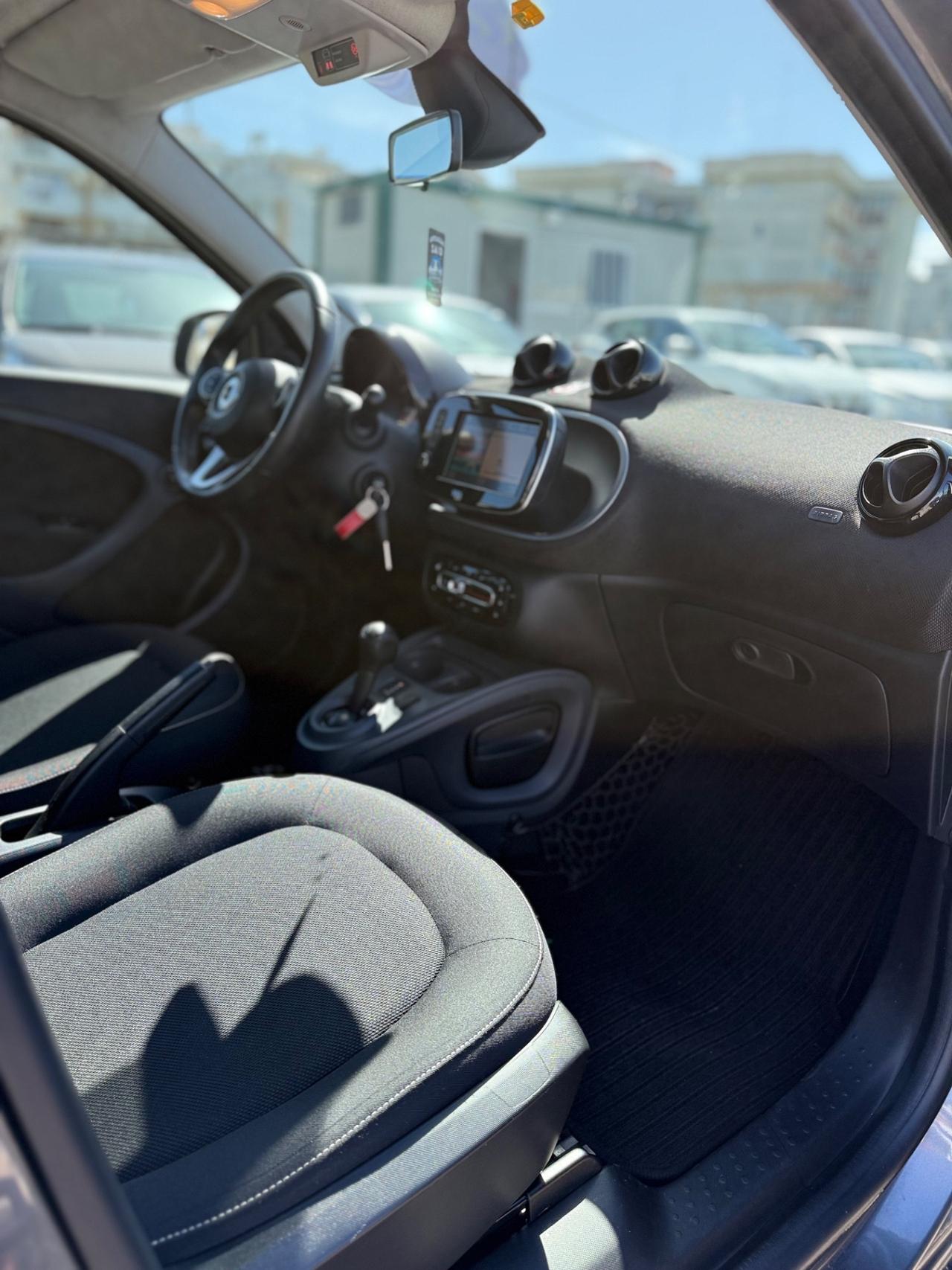 Smart ForFour 70 1.0 twinamic Safetown Silver