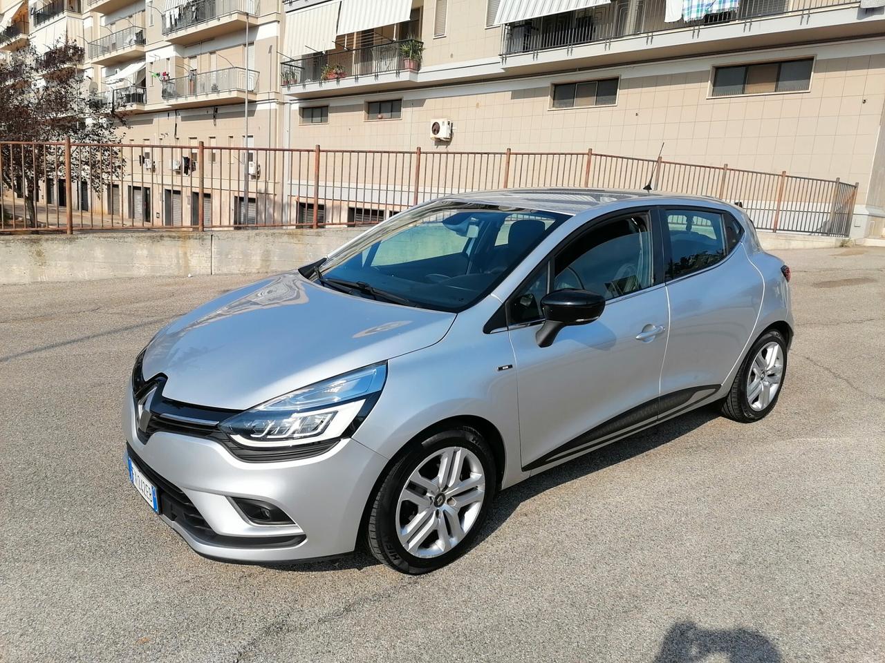 Renault Clio 1.5 dCi 75 CV 5 porte Moschino 2019 full