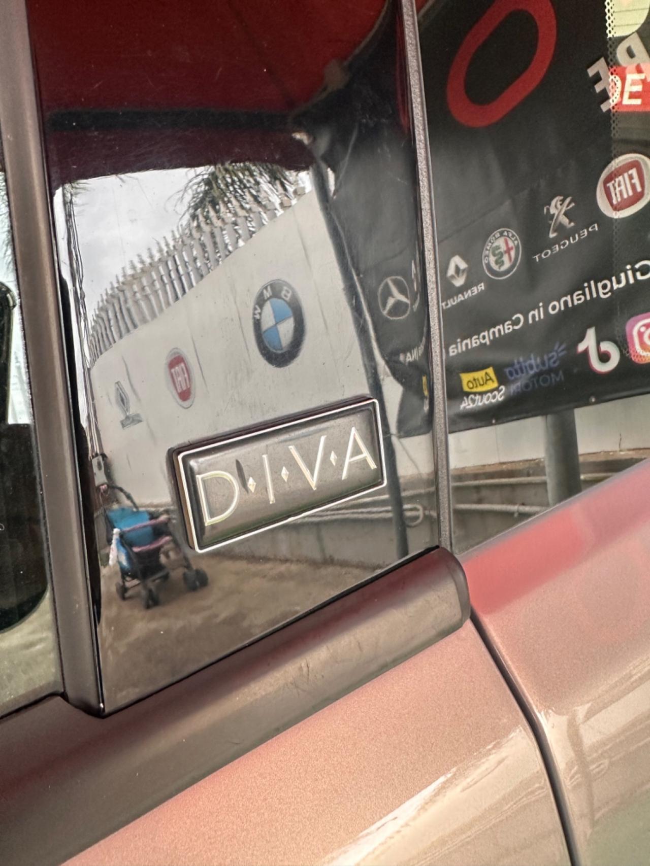 Lancia Ypsilon 1.3 MJT 75 CV Unyca