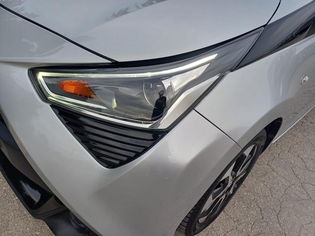 Toyota Aygo 1.0 VVT-i 72 CV 5 porte x-clusiv