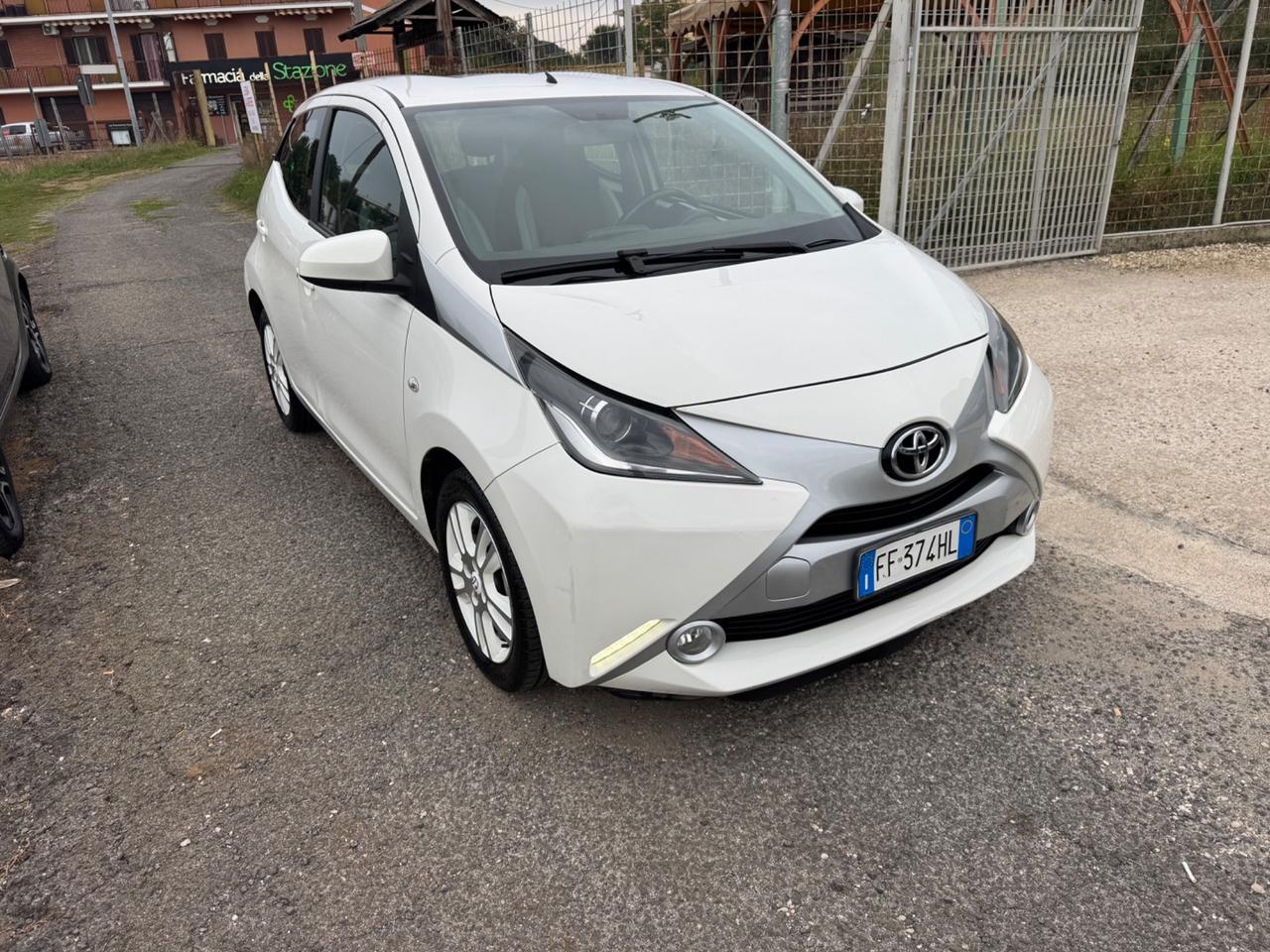 Toyota Aygo 1.0 VVT-i 69 CV 5 porte x-wave MMT