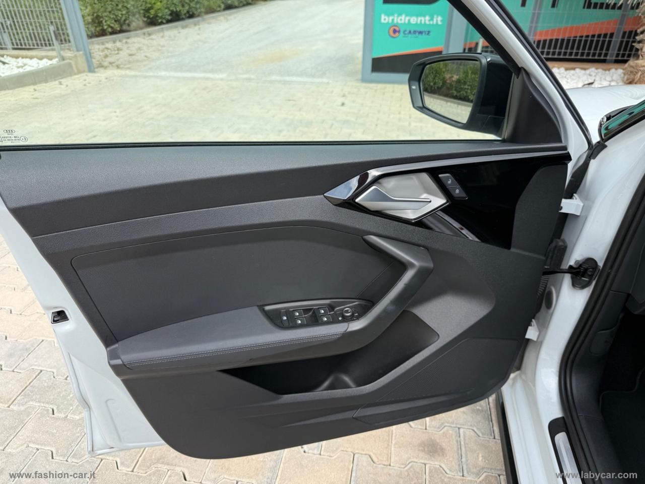 AUDI A1 SPB 30 TFSI Identity Black / S line edition