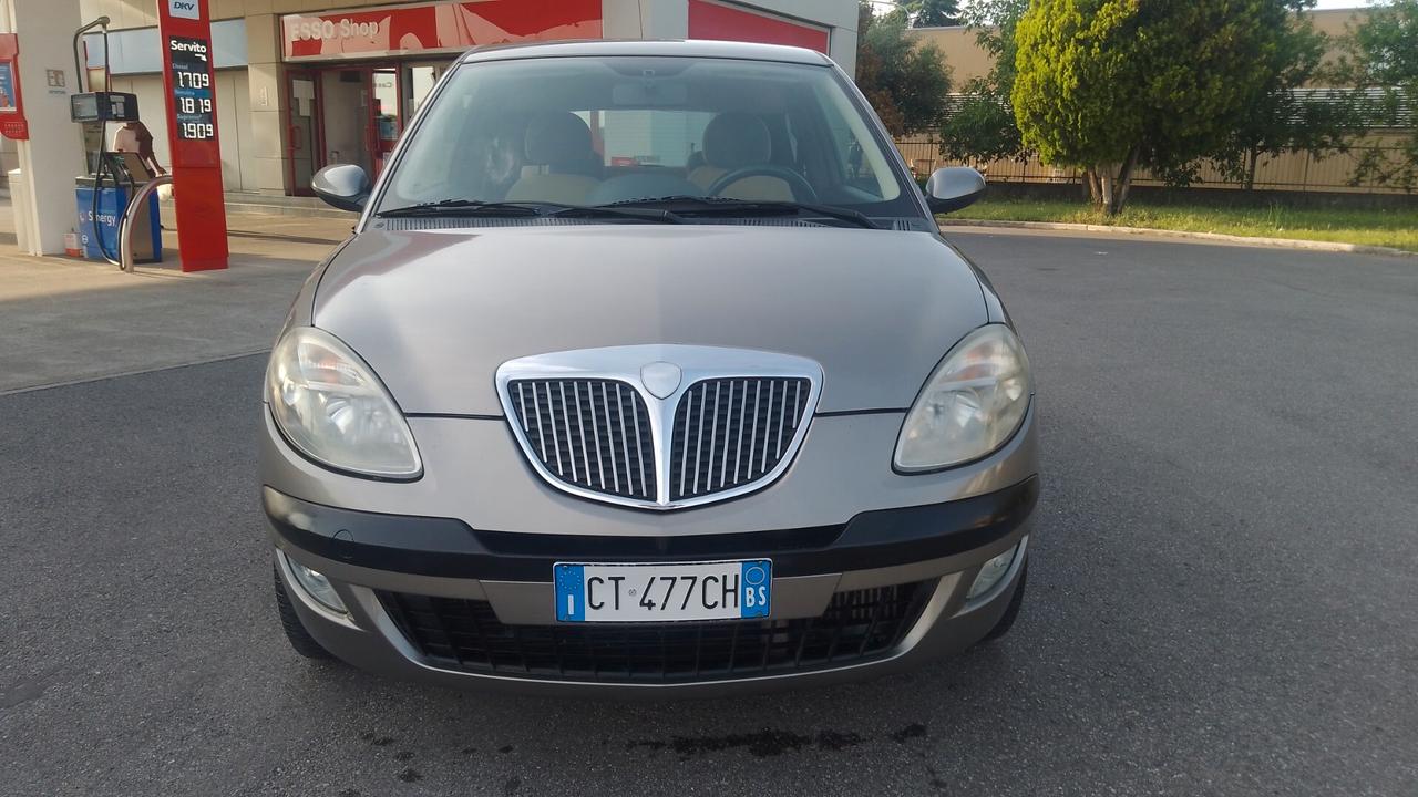 Lancia Ypsilon 1.3 Multijet navigatore neopatentati 05