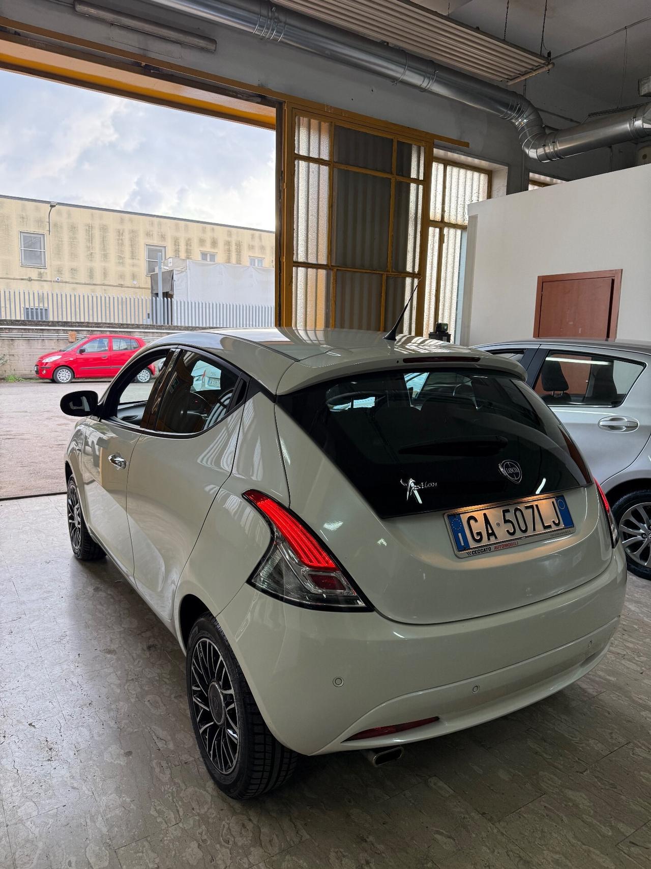 Lancia Ypsilon 1.2 69 CV 5 porte S&S Platinum